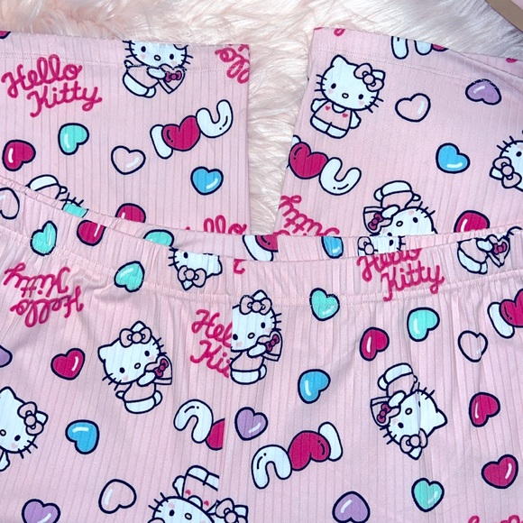 🩷🎀Hello kitty pink heart PJs - Picture 4 of 4